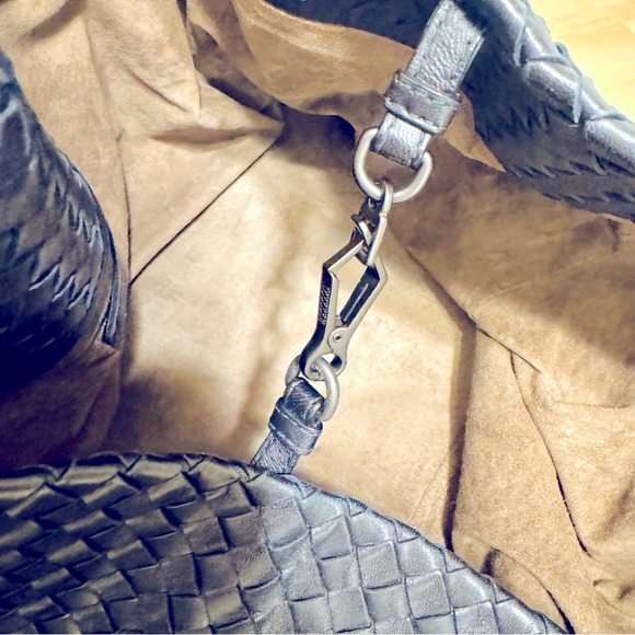 Bottega Veneta Large A-Shape Woven Intrecciato Black Tote Handbag - Picture 8 of 14